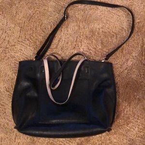 Reversible tote